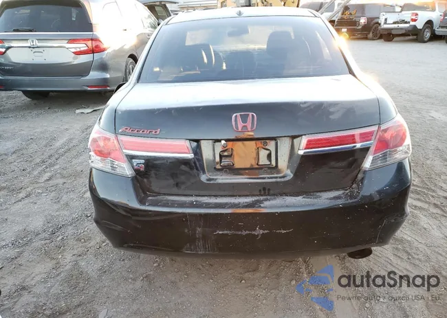 1HGCP2F84BA069967: 61745175