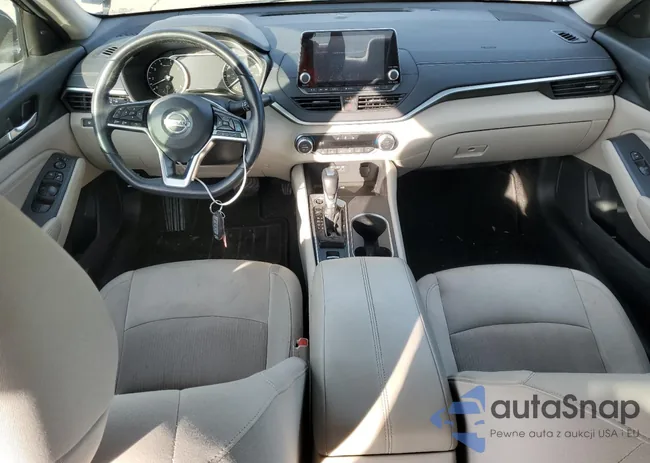 1N4BL4DW4KN303736: 84131274