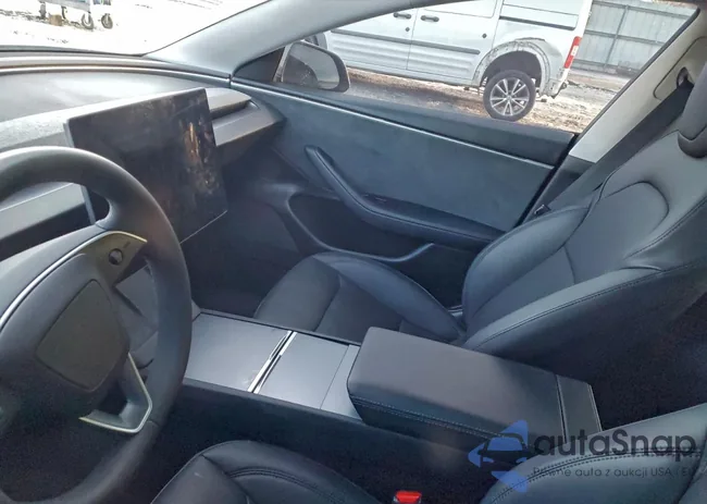 5YJ3E1EB5RF790165: 98943665