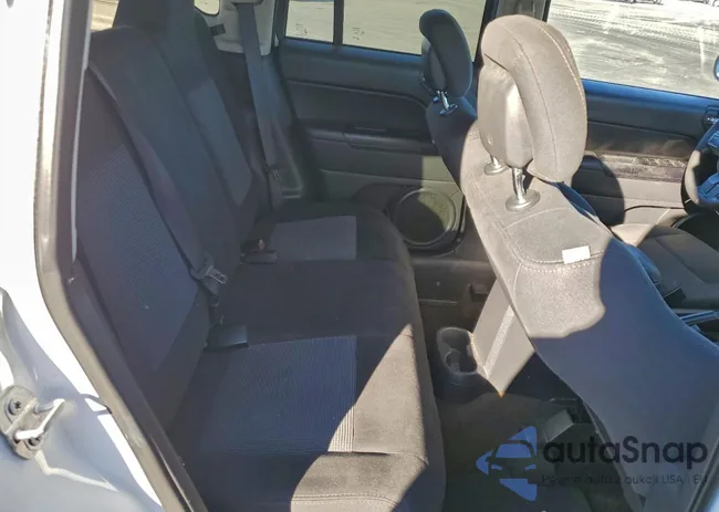 1C4NJCBA2GD705170: 98966405