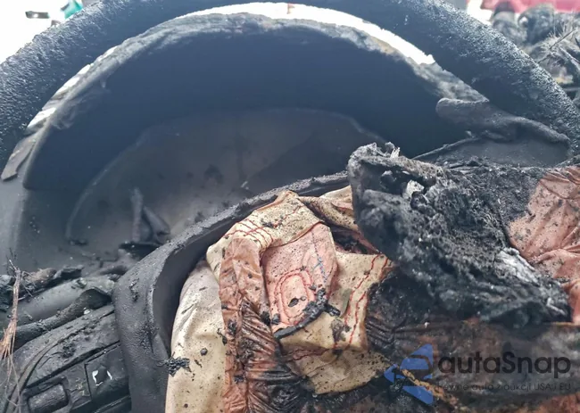 WA1L2AFP7GA121723: 95643775