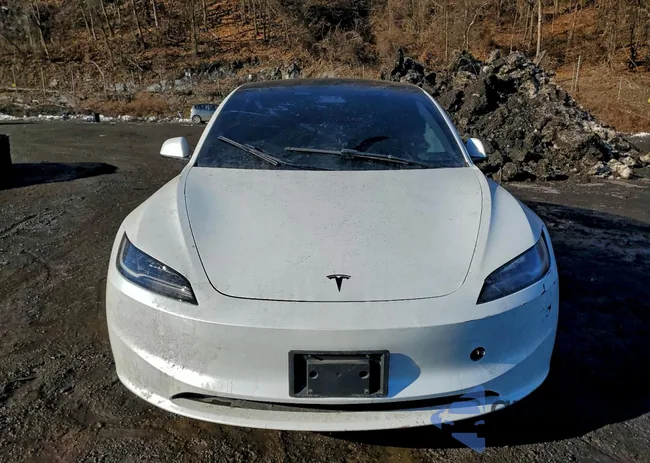 5YJ3E1EB7RF796405: 97709035