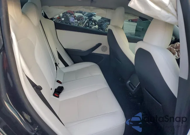 5YJ3E1EBXRF801936: 95935555