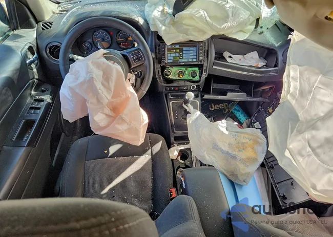 1C4NJPFB2ED917106: 96334705