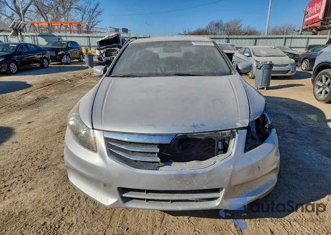 1HGCP2F87BA075035: 96600945