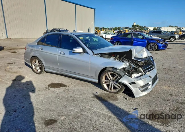 WDDGF4HBXEA951811: 98427495