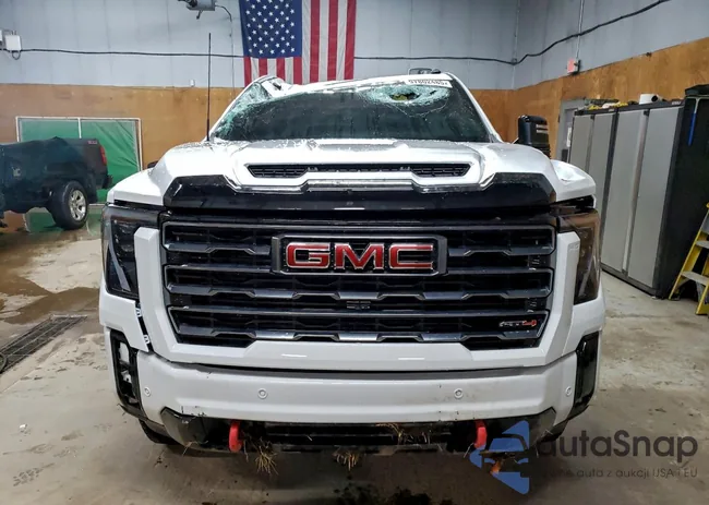 1GT4UPE78TF150136: 97802485