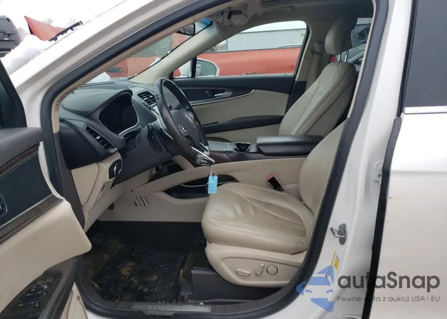 2LMPJ8LP8GBL51749: 38601834