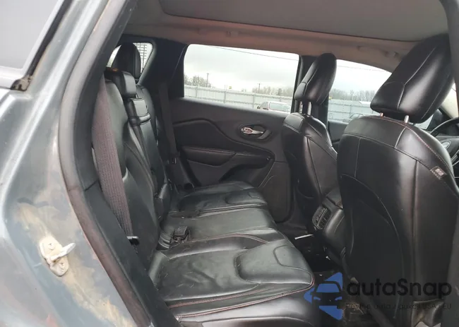 1C4PJMBS8FW699675: 82939783