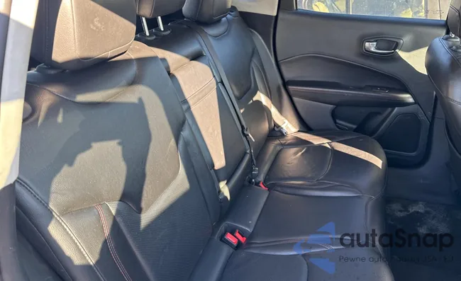 3C4NJDDB4JT479159: 44021394