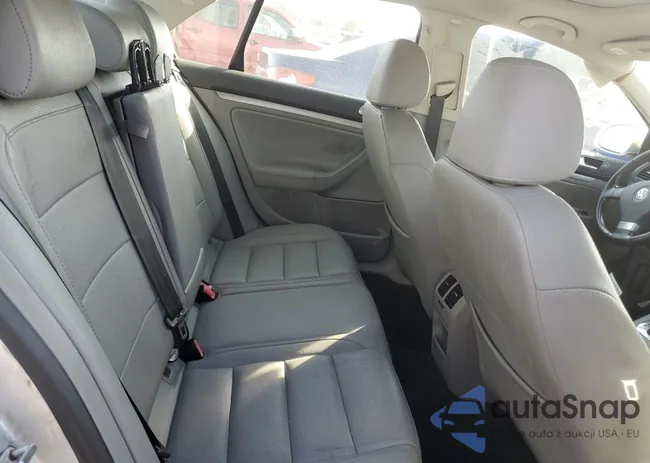 3VWRM71KX8M182588: 41107774