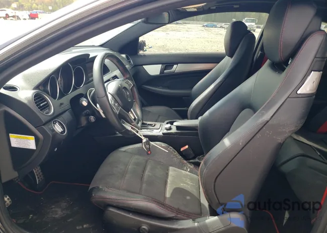 WDDGJ4HB6DG067858: 47061784