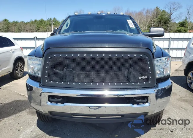 3C6UR5HL2JG368493: 49932134