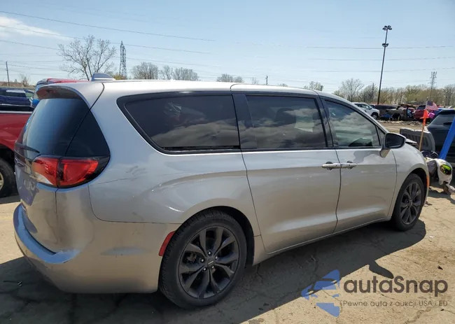 2C4RC1FG6JR227838: 52380194