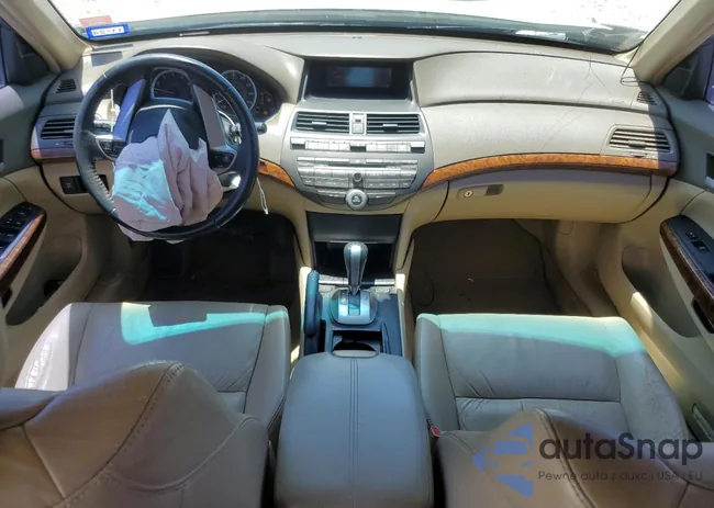 1HGCP26828A130287: 58143704