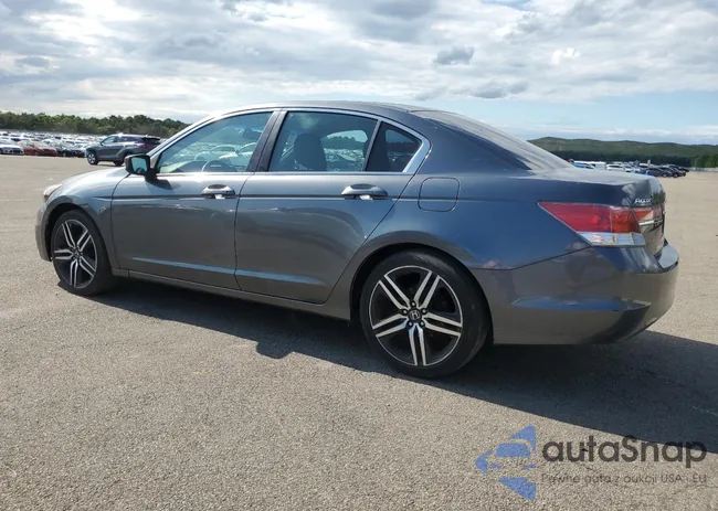 1HGCP2F37BA013297: 58927884