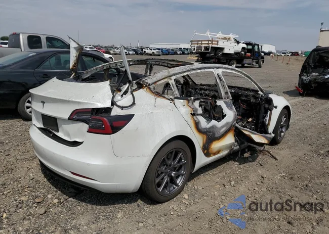 5YJ3E1EB1LF636592: 64488933