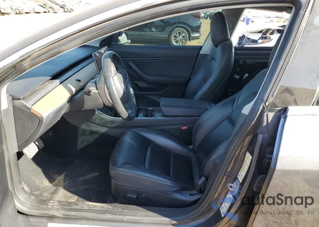 5YJ3E1EB0JF103985: 68927133