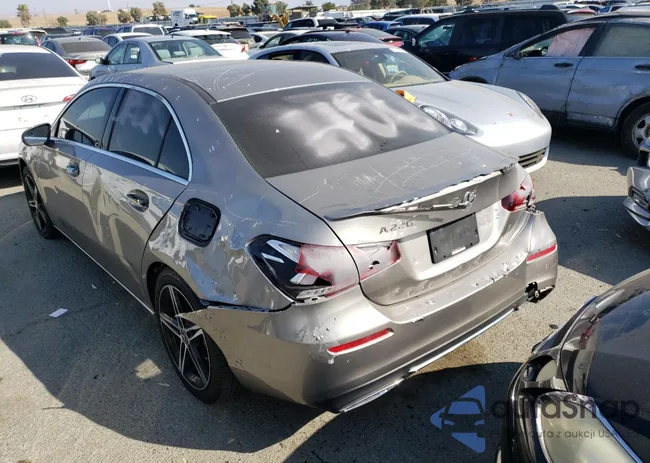 WDD3G4EB7KW017815: 68105083