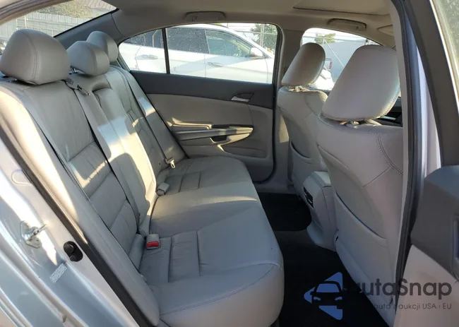 1HGCP2F88AA033729: 68780403