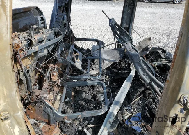 3GTUUDEDXNG580191: 70413813