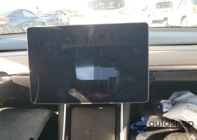 5YJ3E1EA4JF033043: 71107273