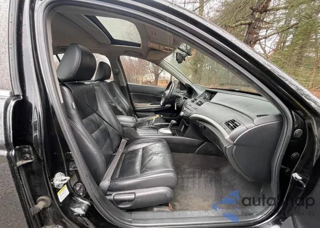 1HGCP26869A013636: 82702903