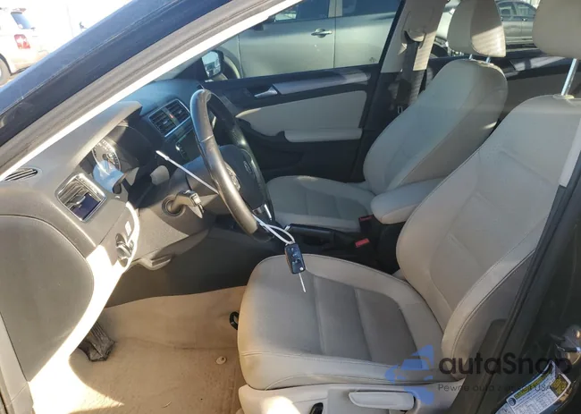 3VWLL7AJ2DM415633: 79303853