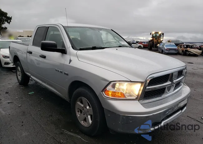 1D3HB18T19S709496: 78128833