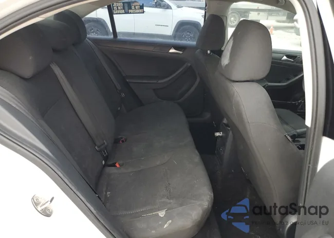 3VW267AJ5GM216275: 81977053