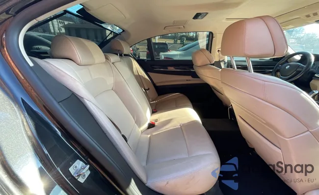 WBAKC8C58CC435970: 81318273